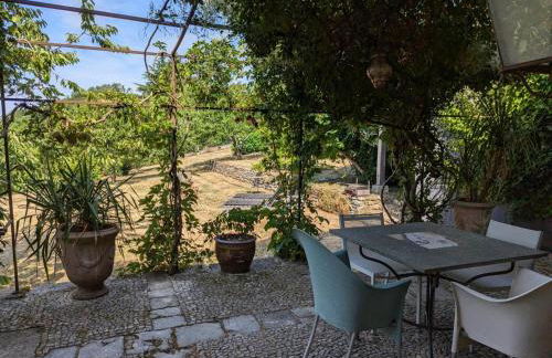 Prieuré du XVème restauré, jardin clos de 2000 m², piscine, cheminée, WiFi fibre, proche église - FR-1-653-219 - Foto 31