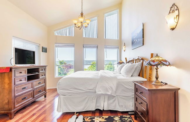 Harborview Getaway by Avantstay Walk to Beach - Photo 20