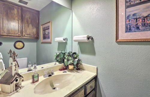 2 Mi to Lake Arlington Spacious Escape with Deck - Foto 21