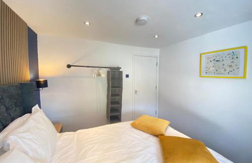 The Cwtch, Log Fire, Sleeps 6, Nr Zip World, Brecon and Bike Park Wales - Photo 61