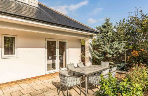 Stylish and fresh 4 bed beach house with garden - Pass the Keys - Foto 39