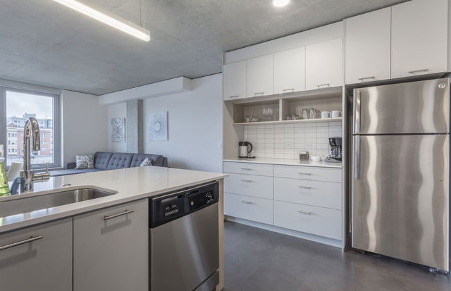 Domicile Suites at Cove - Photo 19