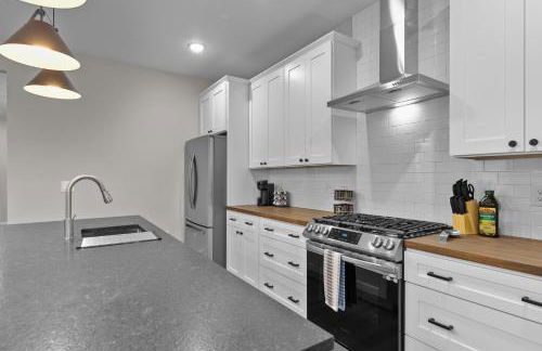 Bright Urban Comfort | JZ Vacation Rentals - Foto 95