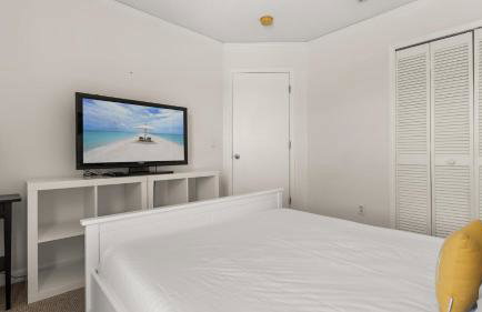 Upstay 3BR Family-Friendly Stylish Retreat w Patio - Foto 25