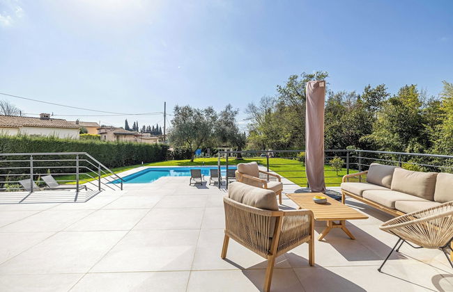 Modern Villa With Heated Pool and Garden - Foto 23