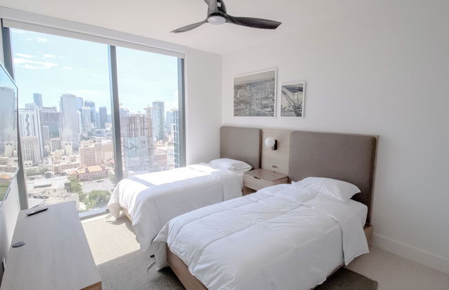 Luxurious Downtown Escape - Photo 5