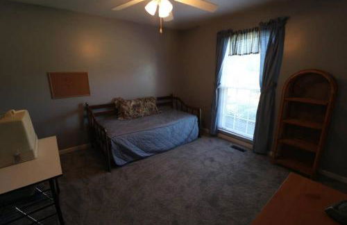 3-Bedroom Retreat with Private Yard - Photo 5