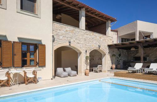 Ilys Home, a Country-chic Retreat with Pool & BBQ, By ThinkVilla - Photo 10