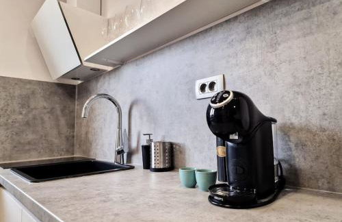 MonLux studio- FREE Public Parking- Easy & Straight Walk to the Center - Photo 3