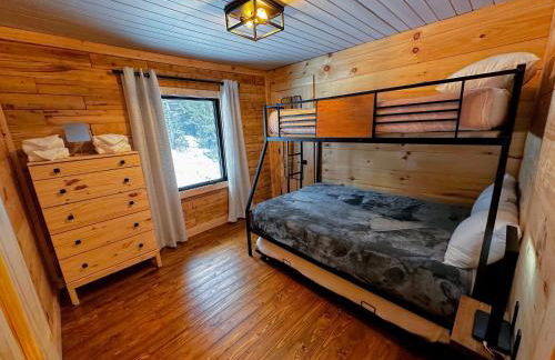 5R Cozy log chalet in fantastic location. Ski, snowshoe, fish, explore! AC, pet friendly! - Photo 20