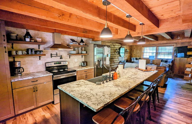 Hickory Cabin by Avantstay Firepit, Hot Tub, Game Room, Great Location - Foto 3