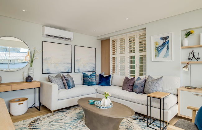 Exquisite Mouille Point Apt by Golf Course Serene Suite - Photo 8