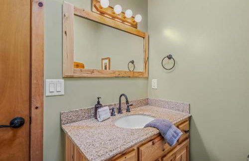 Camp Dancing Bears - Wifi, Riverfront, Pet Friendly, Fire Pit, Grill, Deck, Fishing, Games, Fireplace, King Bed - Photo 30