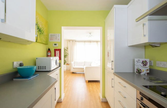 Sunny Modern Nr Beach Village w Parking - Photo 41