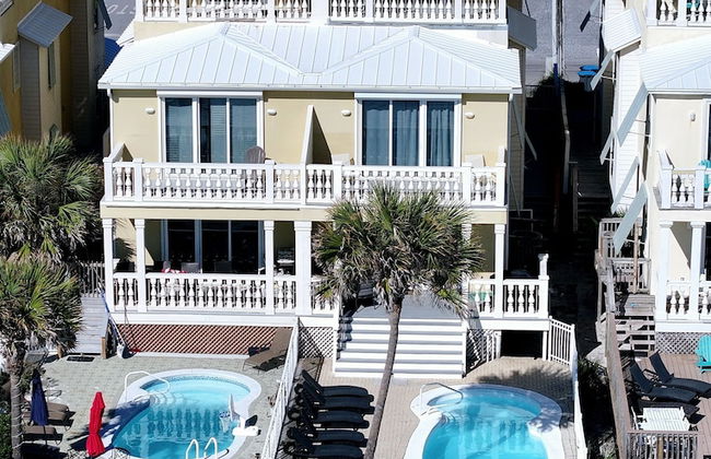 Just Beachy - 5 Bedroom Beach Front Home! Sleeps 20 Home by RedAwning - Foto 1