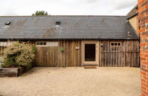 Cosy Cotswolds Cottage Farm Stay - Shepherds Rest - Photo 28