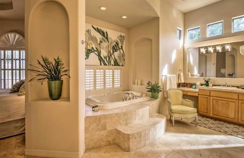 Lavish Paradise Valley Home with Sports Court and Pool - Foto 18