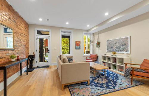 Central DC 5-BR Townhome - Walk to METRO-rail - Foto 3