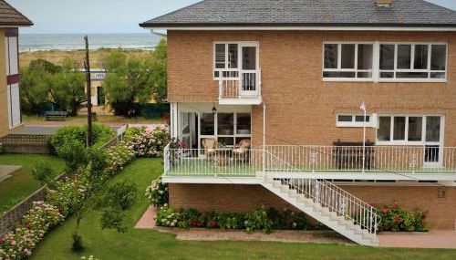 Amplia y cómoda casa en la playa de Berria - Foto 1