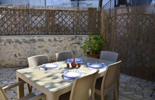 Roukouneli Traditional Stone House - Terrace & BBQ - Foto 8