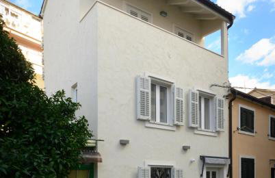 S27-Modern house in the old centre with parking - Photo 1