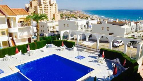 Apartment with pool, sea views & balcony less than 10min walk to La Mata Beach! - Foto 1