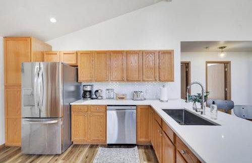 Serene Escape at Big Bass Lake & Pool Access - Foto 17