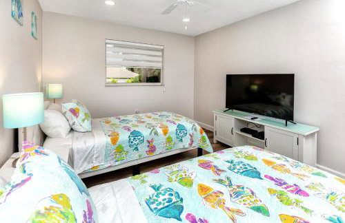 Modern Home, Heated Pool, Close to Beaches! - Foto 19