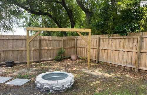 Spacious Retreat Fenced Yard Screened Deck - Photo 21