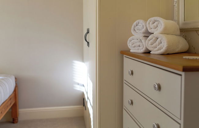 Jasmine Cottage-2BD in Heart of Bourton - Photo 12