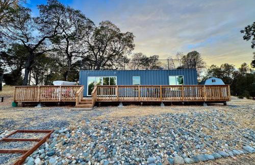 Unique Container, Home 20 Acres, Modern Stay - Photo 33
