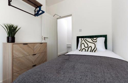 Contractor-Friendly 4-Bed 2-Bath Apartment, fast WiFi, central Redcar - Foto 17