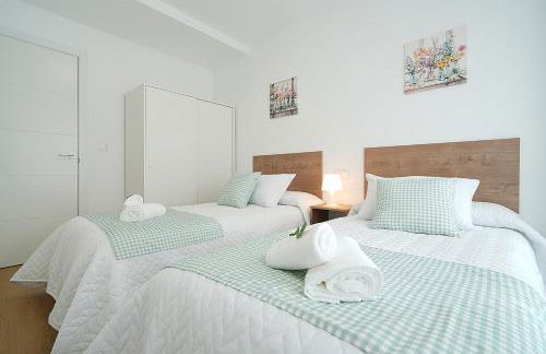 GALIHOST - Apartamentos con parking frente a la playa - Foto 6