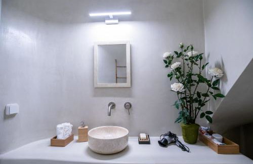 Deluxe Maisonette With Private Jacuzzi - Photo 43