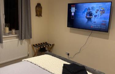 New 2-bed 2-bath detached flat with garden - Photo 22