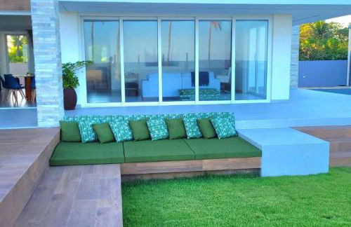 Piscina aquecida, 5 suítes e pé na areia com vista espetacular!! - Photo 56