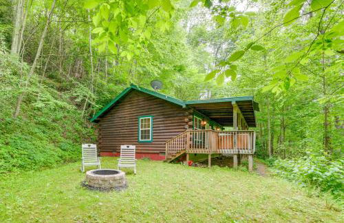 Serene Maggie Valley Retreat with Deck and Hot Tub! - Foto 1