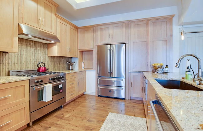 Rooftop Deck Walk to River Downtown Fire pit - Foto 29