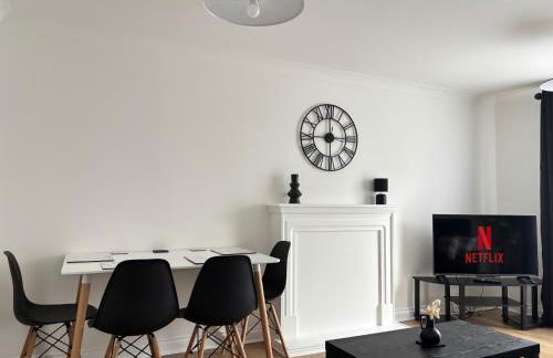 2BR 2BA Flat - King Beds - Free Parking - Near LGW Airport - Foto 9