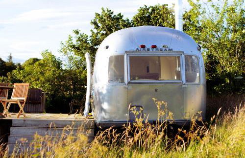 Luxury Airstream Getaway with Sauna and Hot Tub - Photo 18