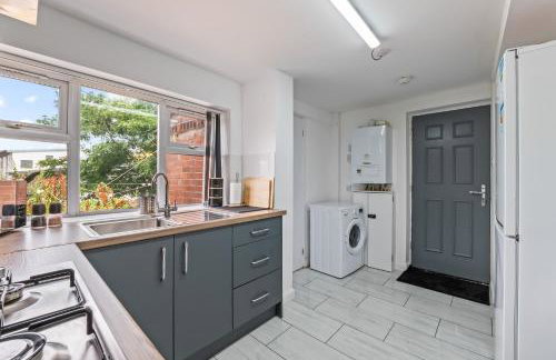 CityBuzz 4 Bedroom House in Nottingham Sleep 7 - Foto 43