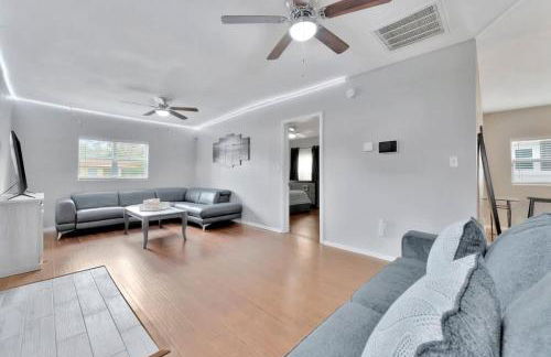 Family & Pet Friendly Getaway with Porch Fire Pit & Yard - Foto 18