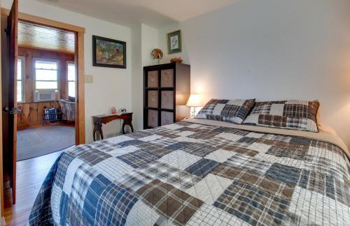 Cozy Lakefront Cabin with Indoor Gas Fireplace! - Foto 14