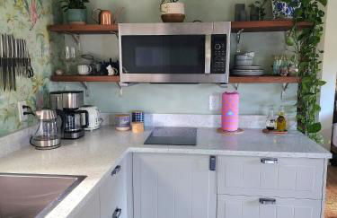 LUSH TROPICAL STUDIO in FT LAUDEDALE'S HISTORICAL SAILBOAT BEND NEIGHBORHOOD - Foto 3