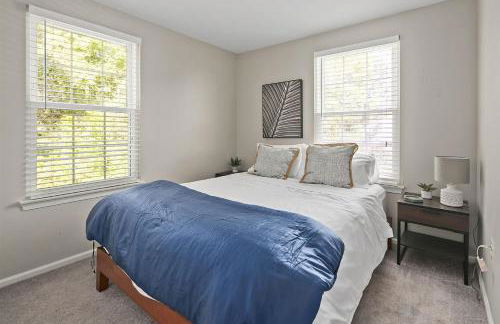 Luxury End Unit Townhome Just 40 Minutes from DC, Pet-Friendly, Privacy Fenced - Foto 13