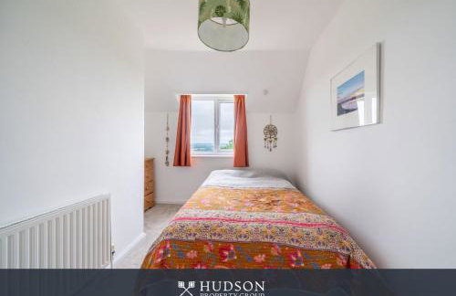 Modern Snitton Cottage & Gardens - Photo 34