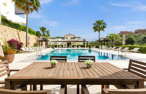 Luxury & Sunny Apartment with Breathtaking View in Marbella East - Foto 1