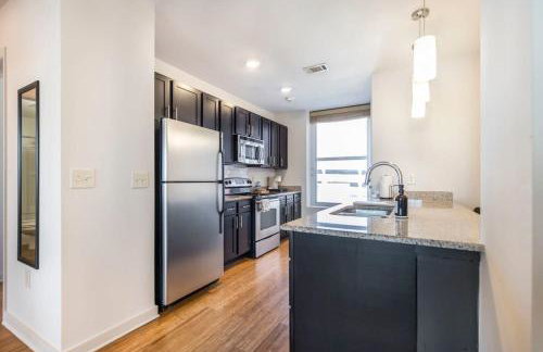 Center of DT walking distance to many venues - Foto 9