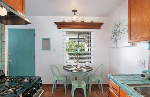 Cute Old Town Cottage near Downtown Beaches - Foto 13