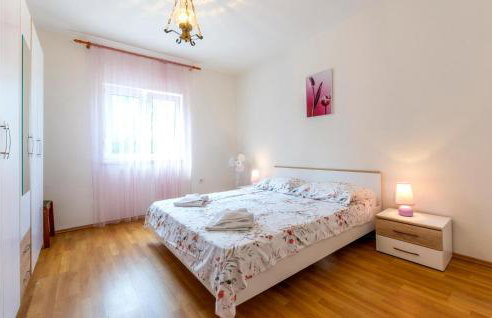 Three-Bedroom Holiday Home In Neoric - Photo 33